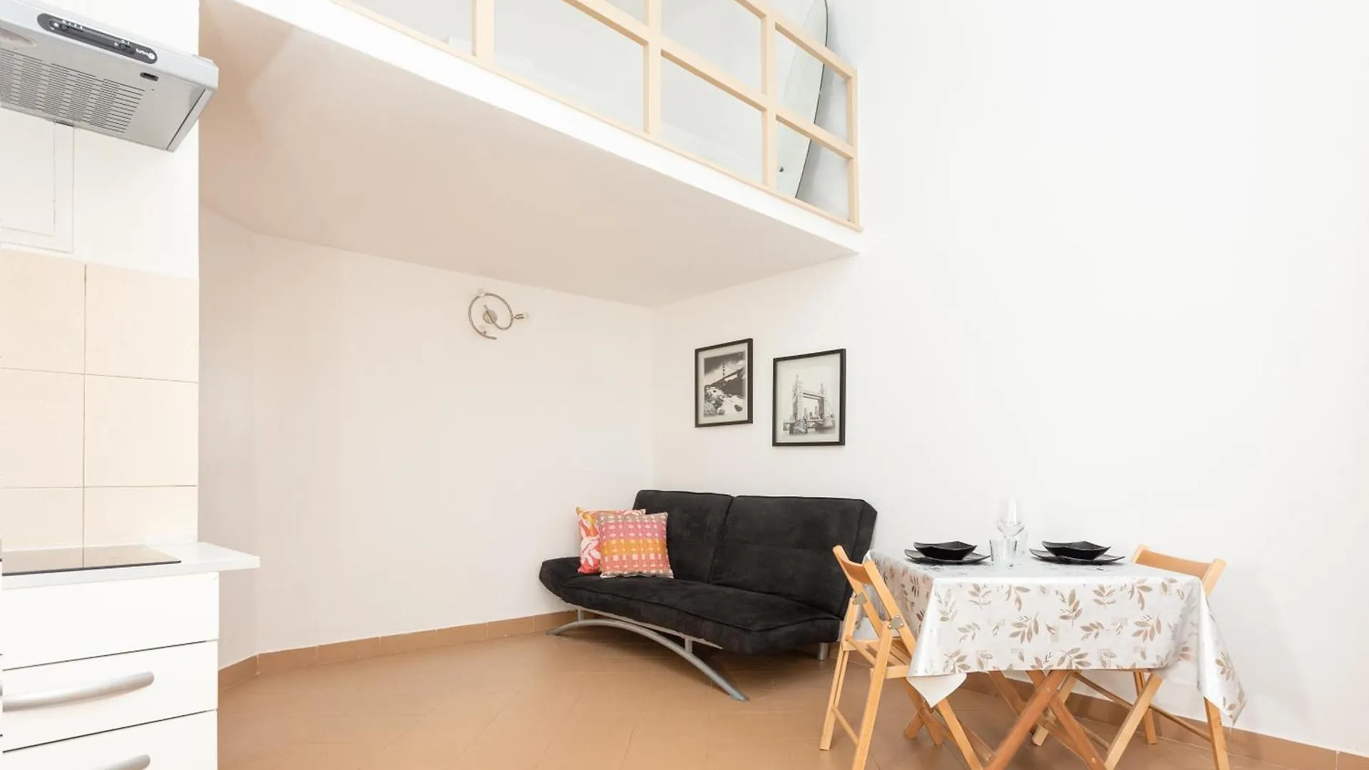 Cream Little Apartment - M1 - City Center Milán 0*,  Itálie