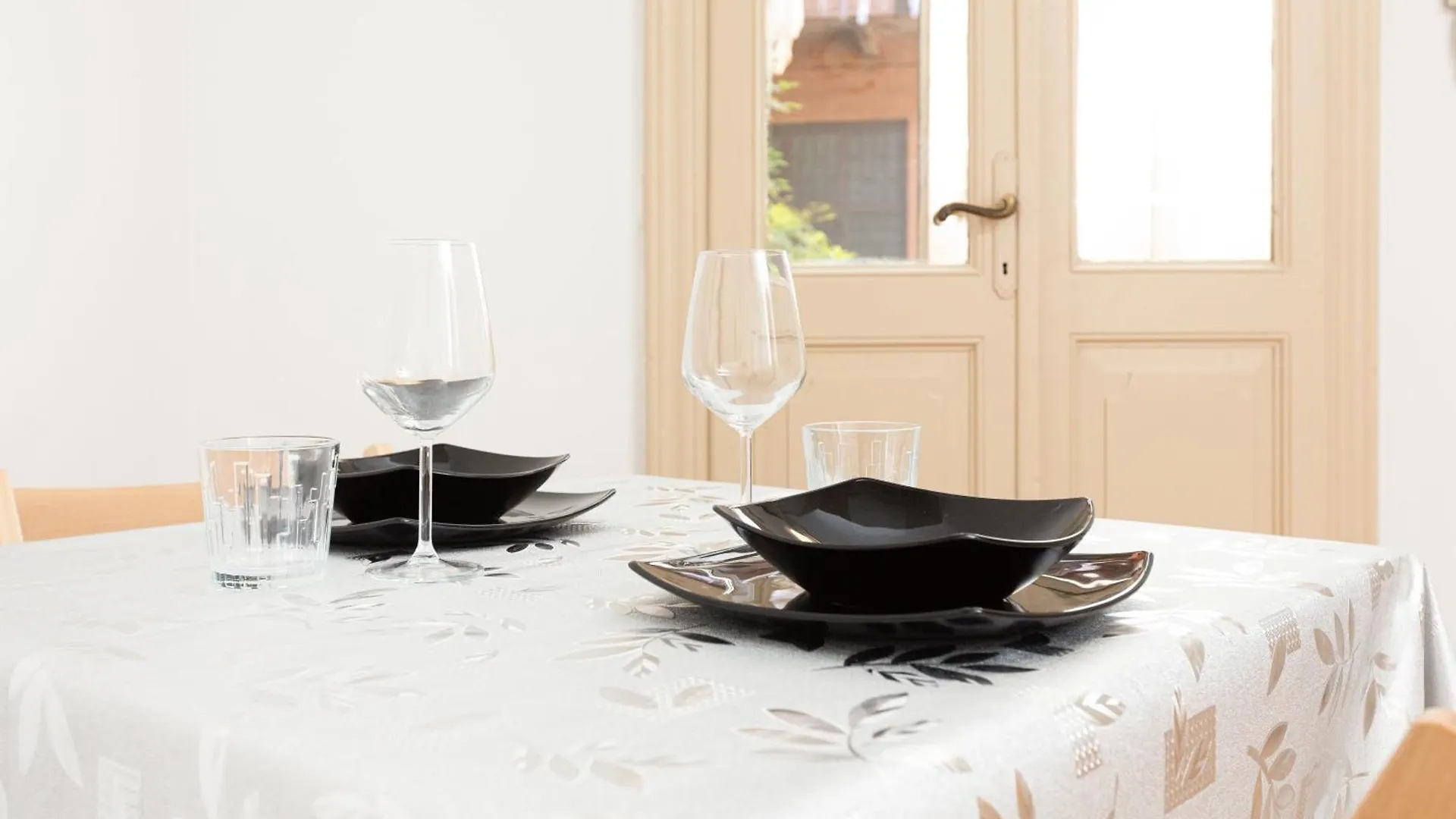 Cream Little Apartment - M1 - City Center 밀라노 0*,  이탈리아