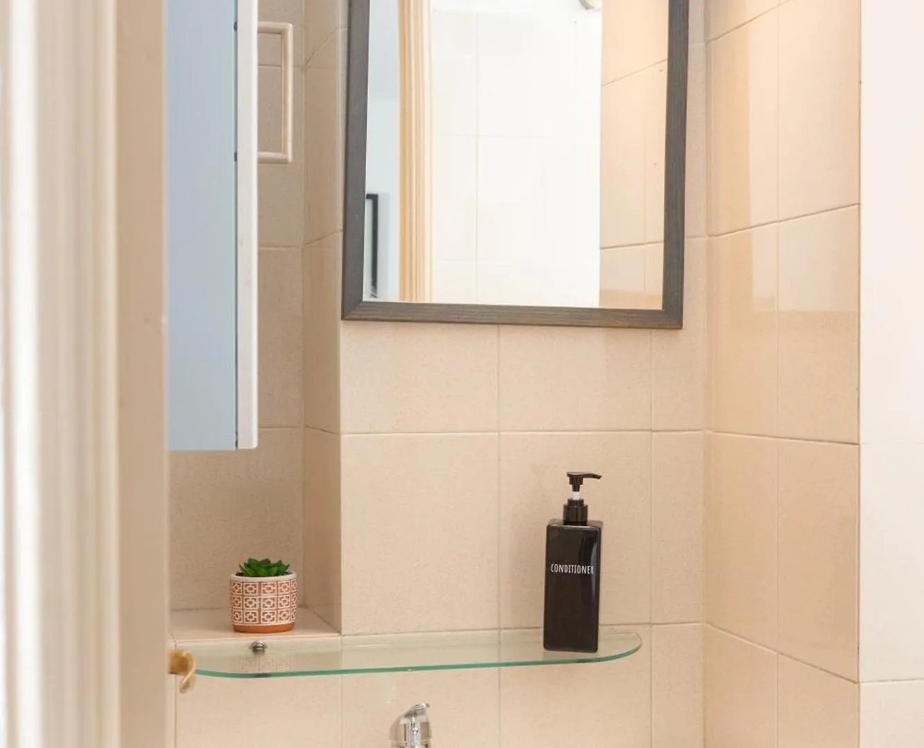 Cream Little Apartment - M1 - City Center Μιλάνο Ιταλία